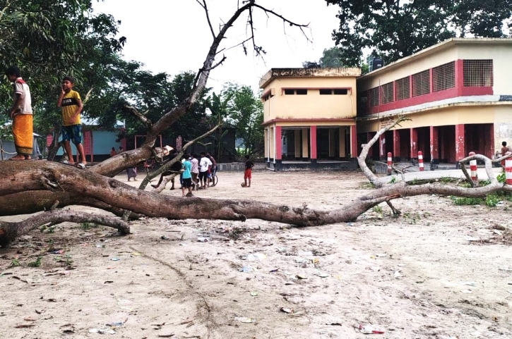 শিক্ষার্থীদের খেলাধুলায় ব্যাহত